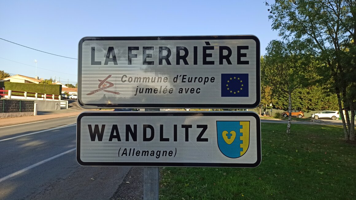 Ortsansicht von La Ferri e8re in Frankreich
